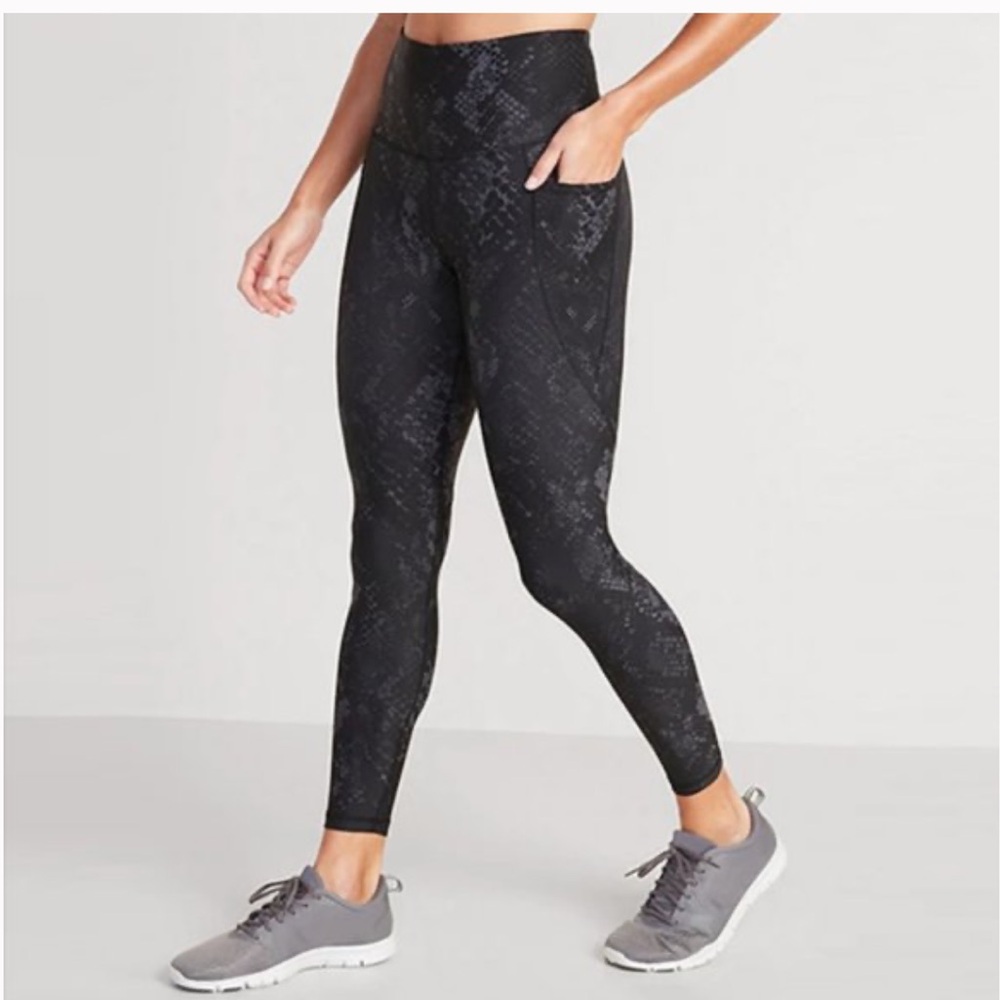 Old Navy Elevate Go-Dry Leggings w/ Side Pockets